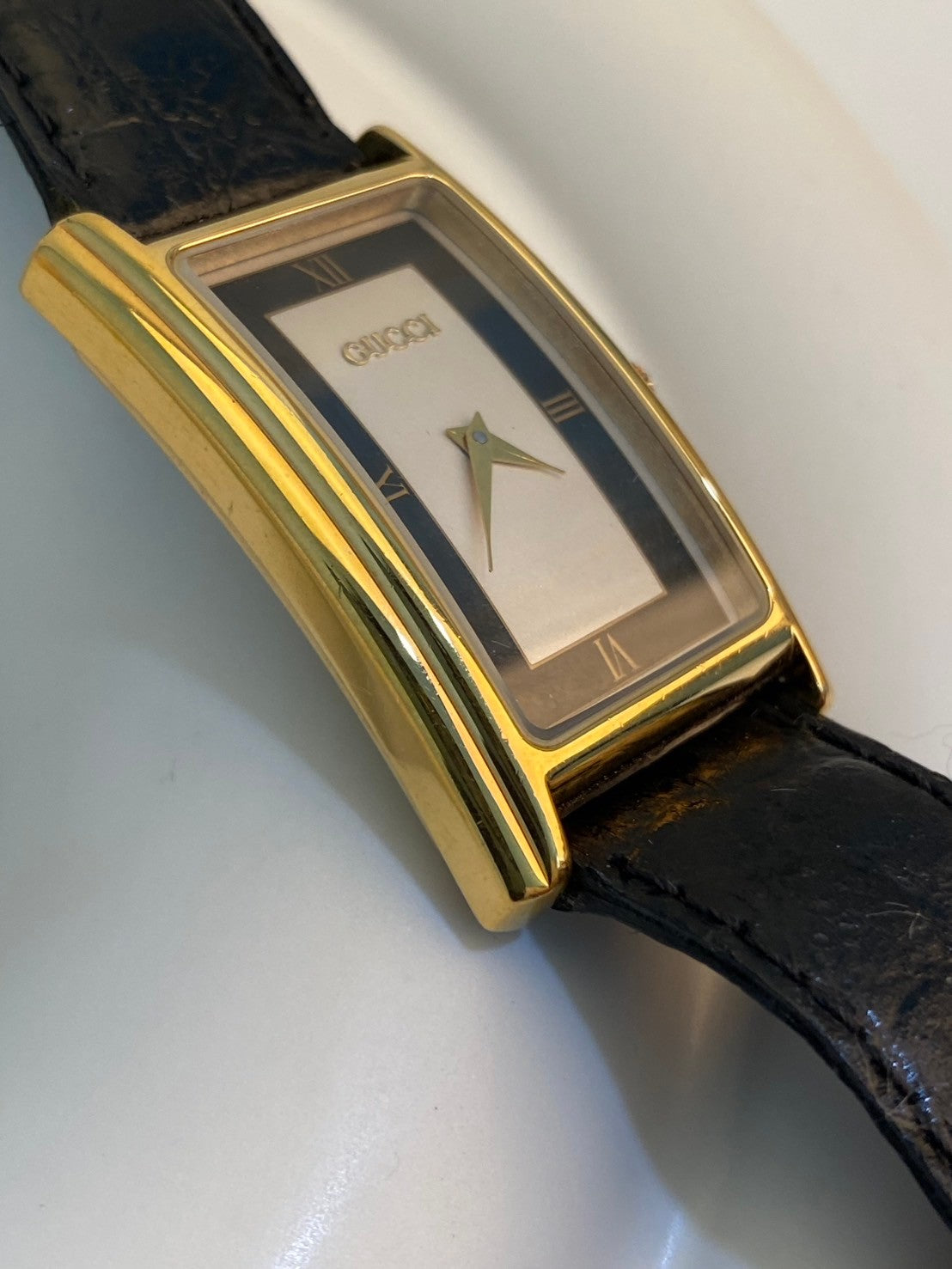 Gucci 2600m gold c.2986