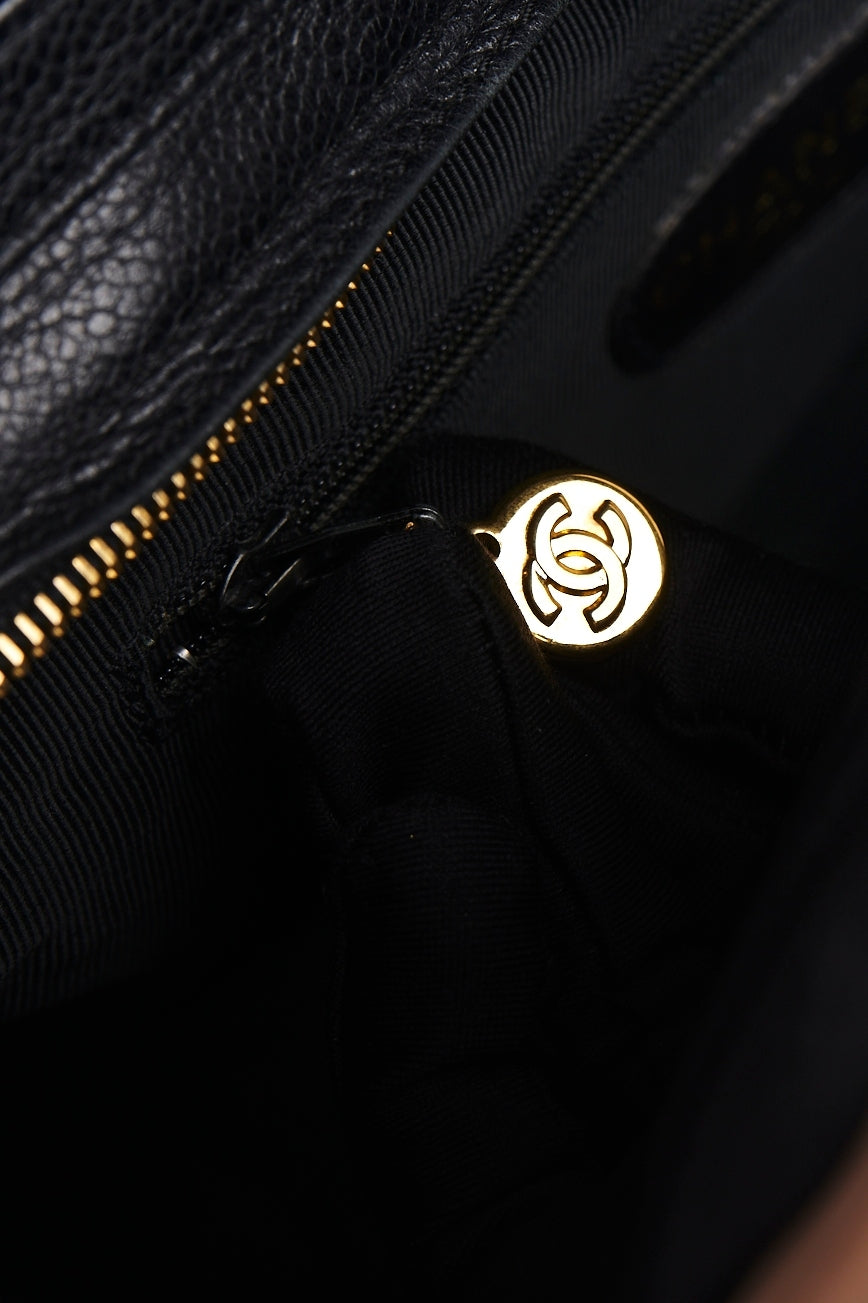Chanel cc logo chain bag