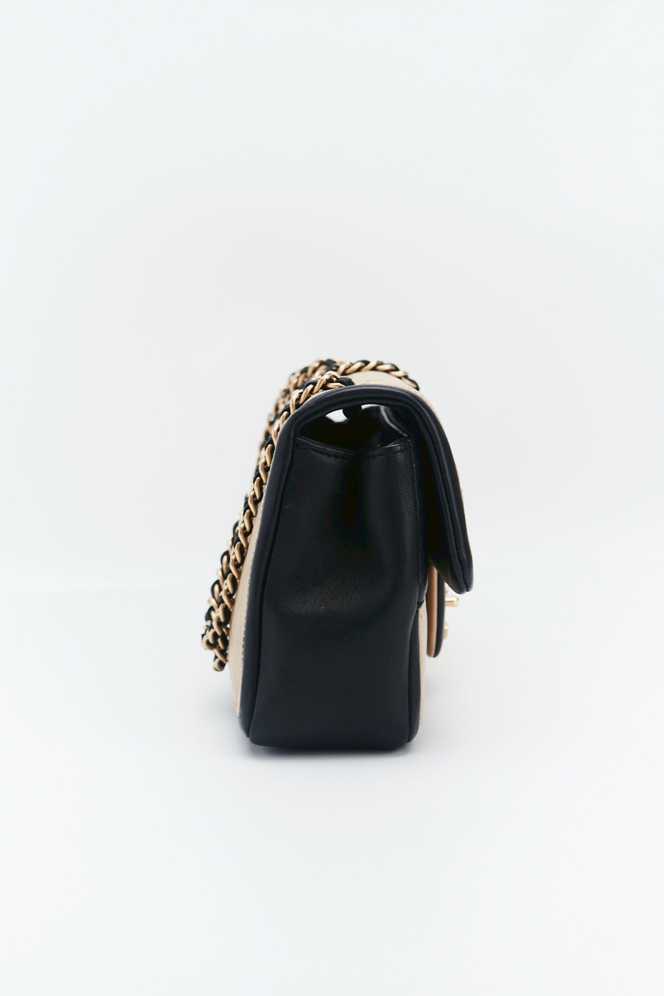 ChanelQuilted Graphic Flap bag