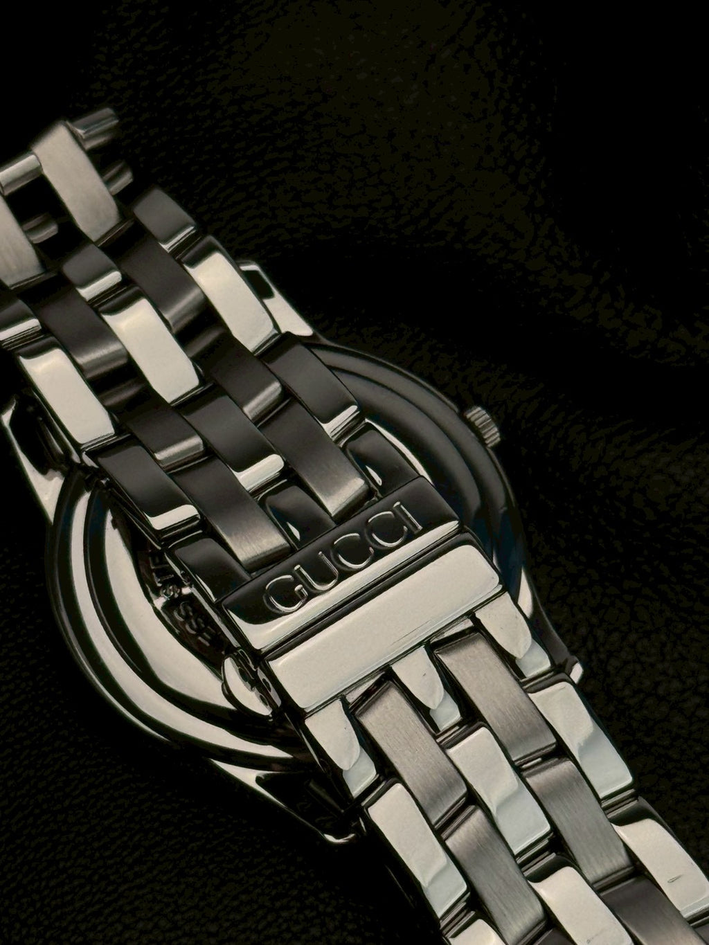 Gucci 5500m black dial date