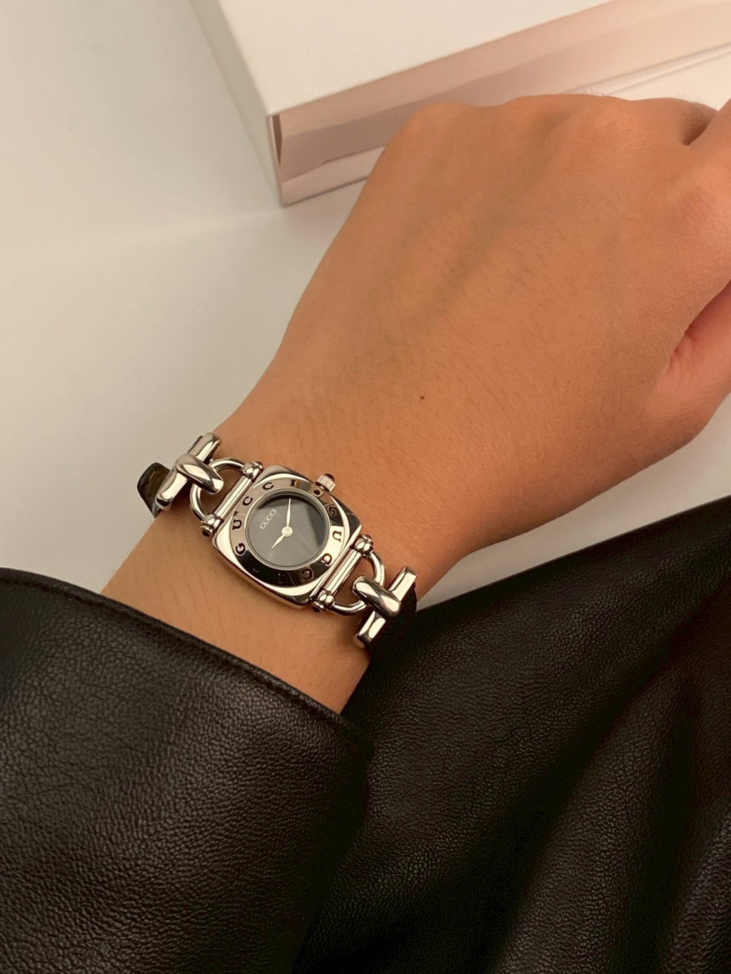 Gucci 6300L silver watch c.7306