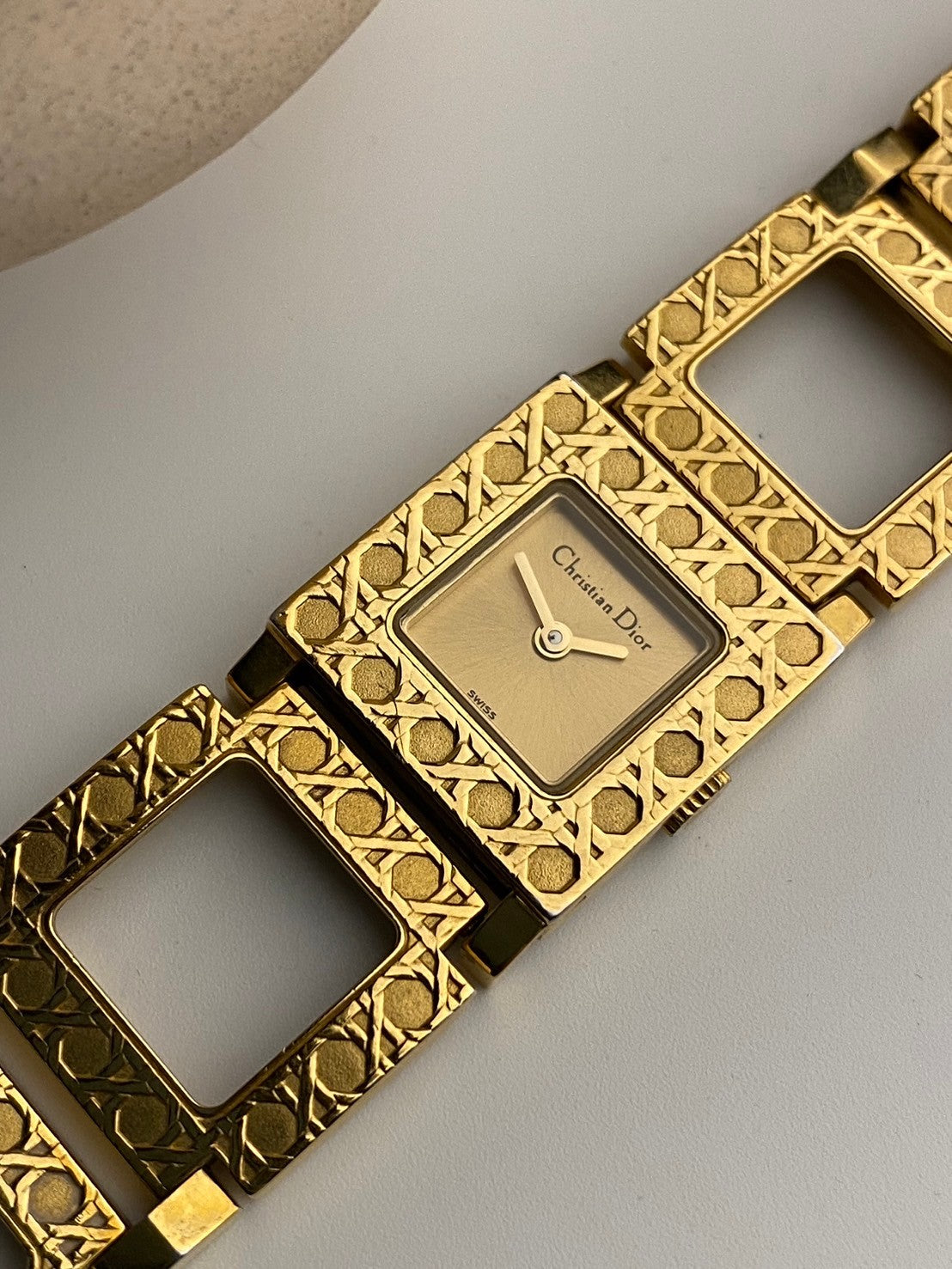 Dior d60-159 gold dial