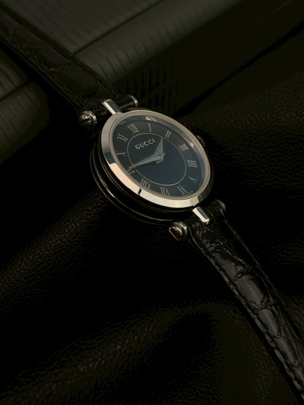 Gucci 2040L black dial c.9090