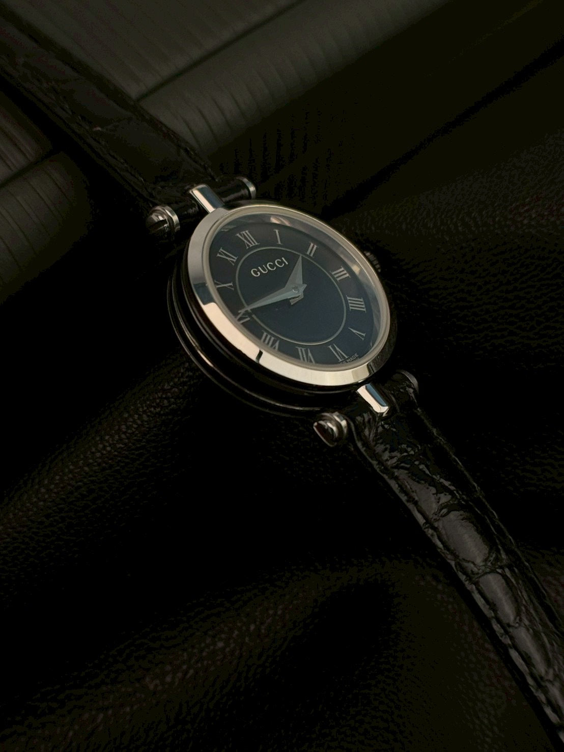 Gucci 2040L black dial c.9090