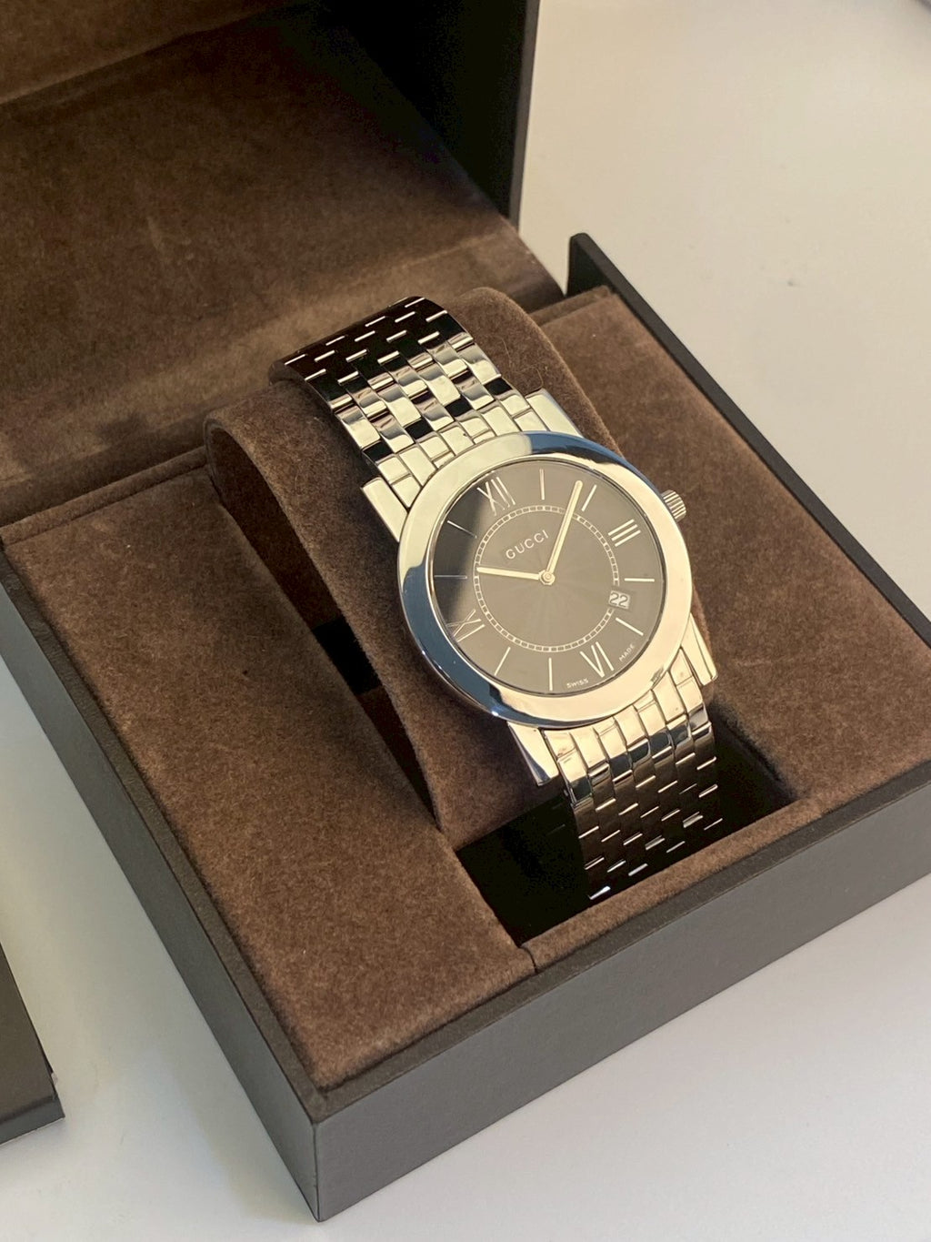 Gucci black dial men 5200M c.4751