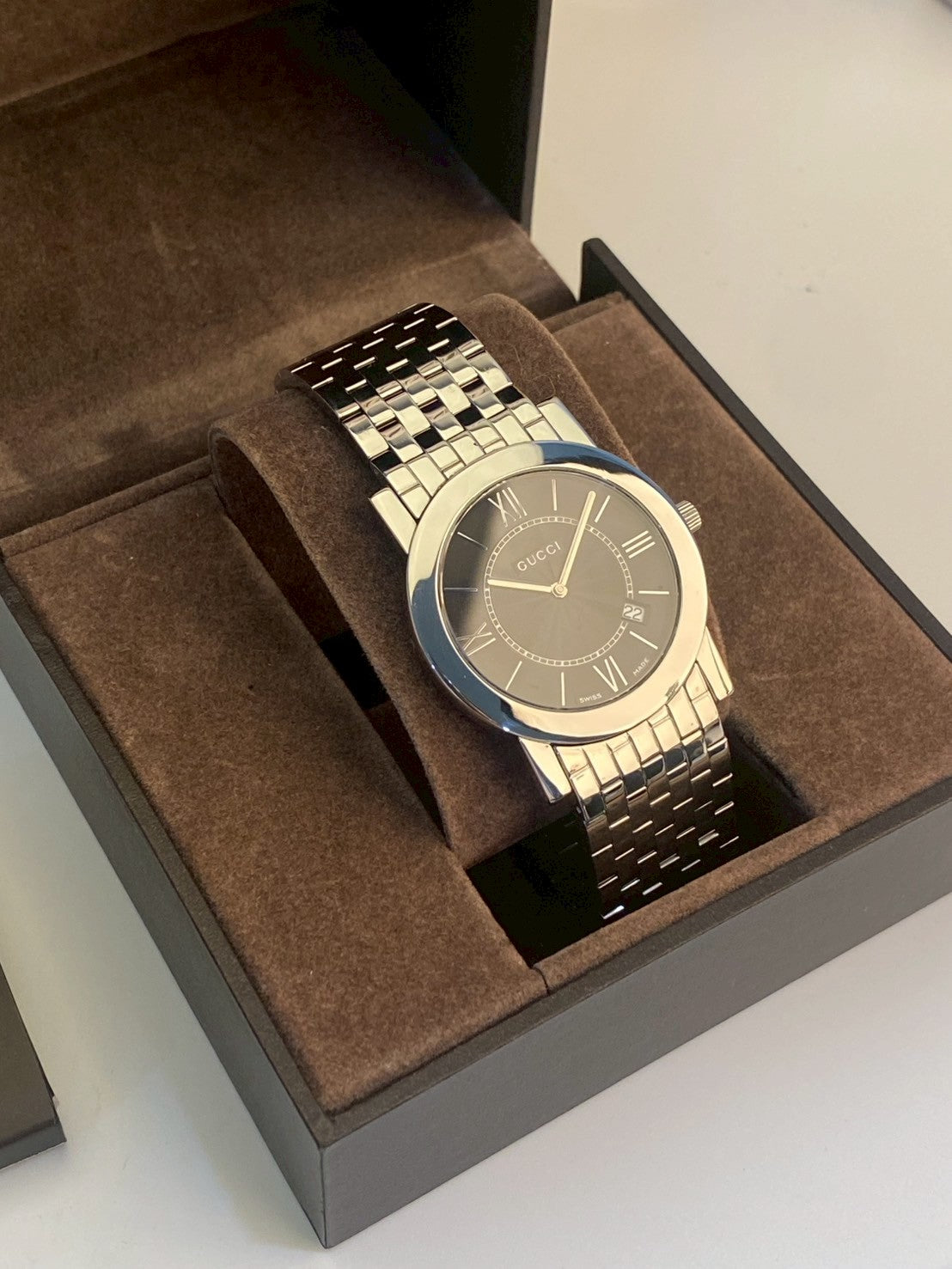 Gucci black dial men 5200M c.4751