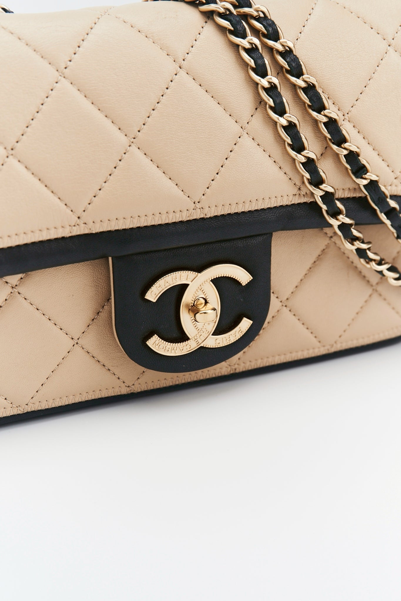 ChanelQuilted Graphic Flap bag