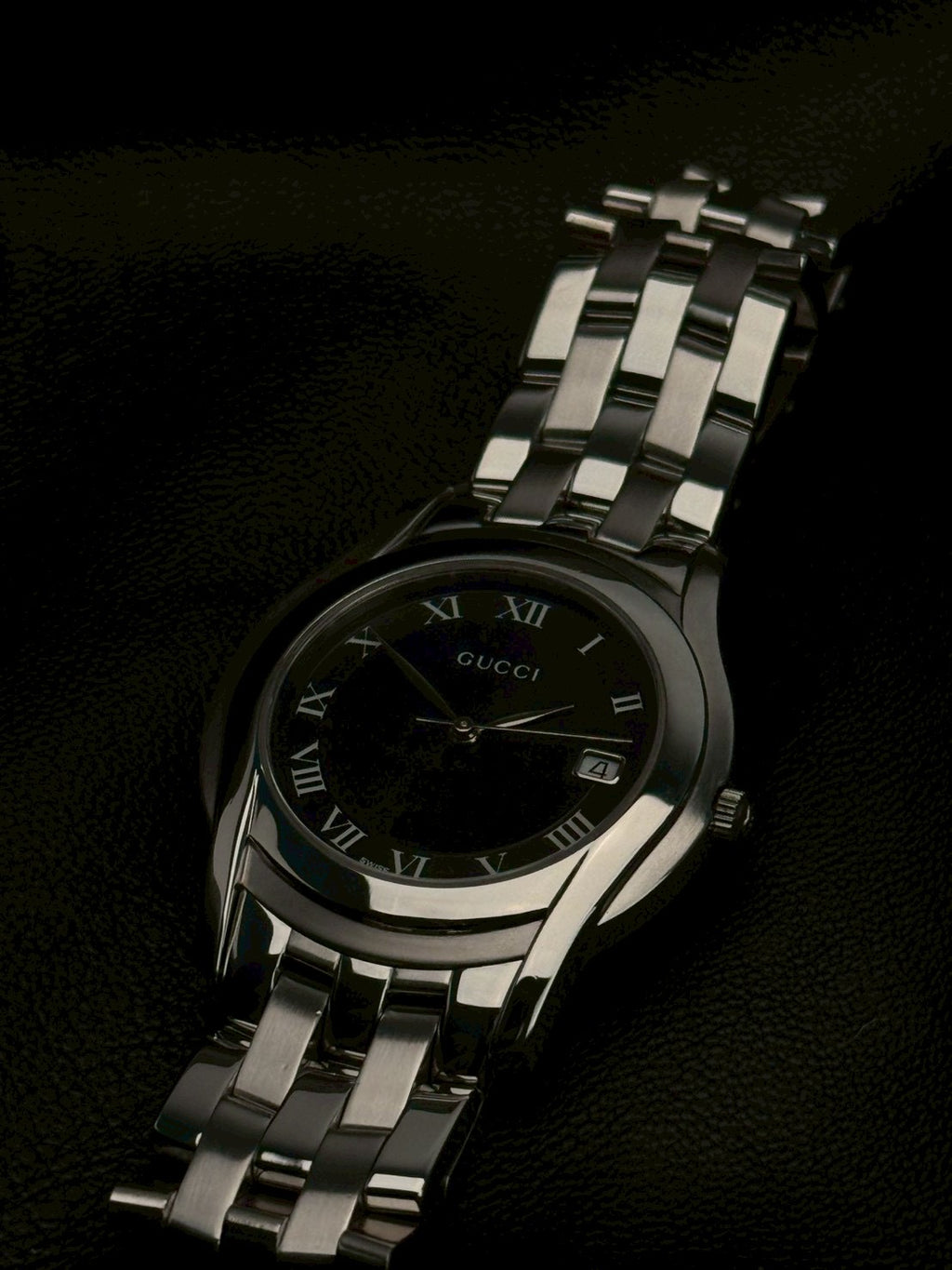 Gucci 5500m black dial date