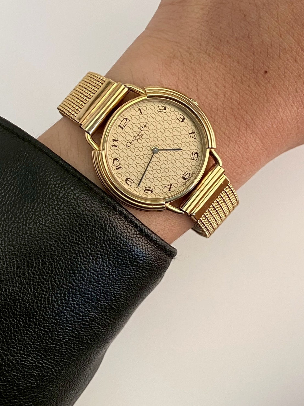Dior 59 121 logo dial gold watch