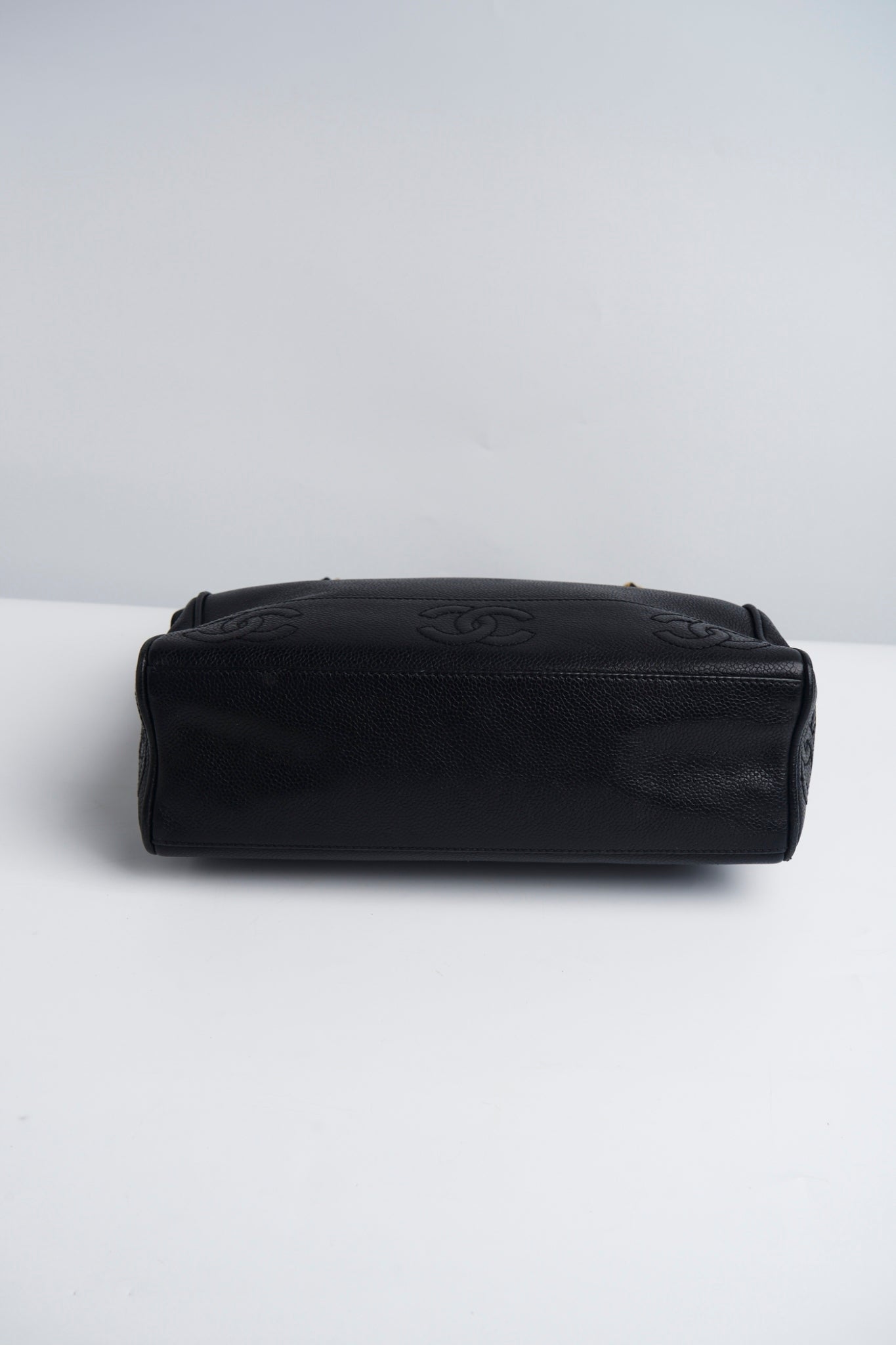 Chanel cc logo chain bag