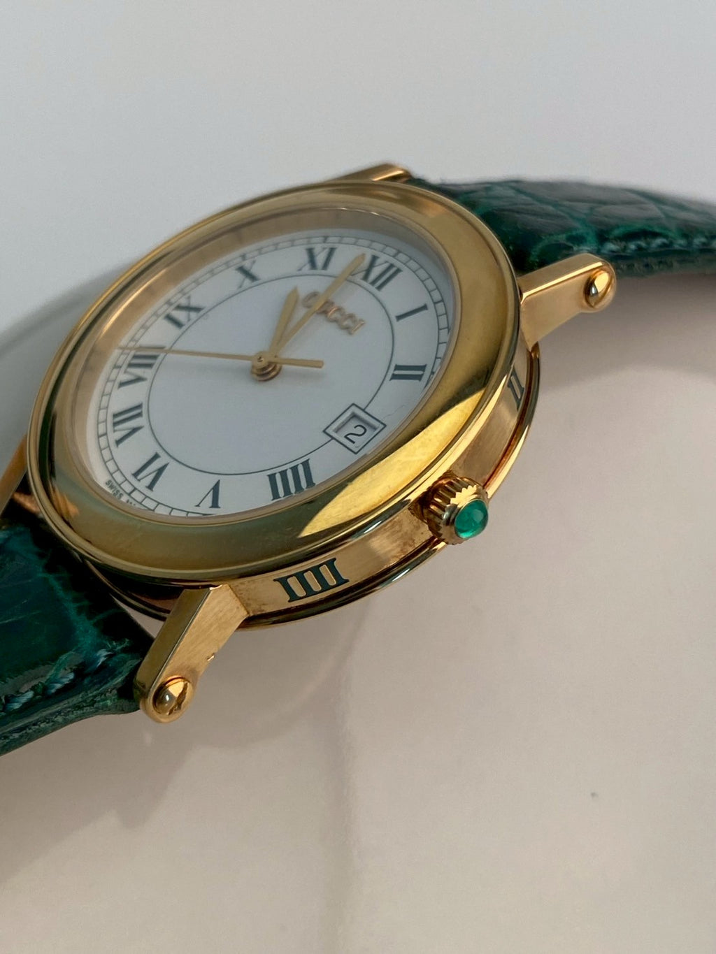 Gucci 7200M green strap date watch