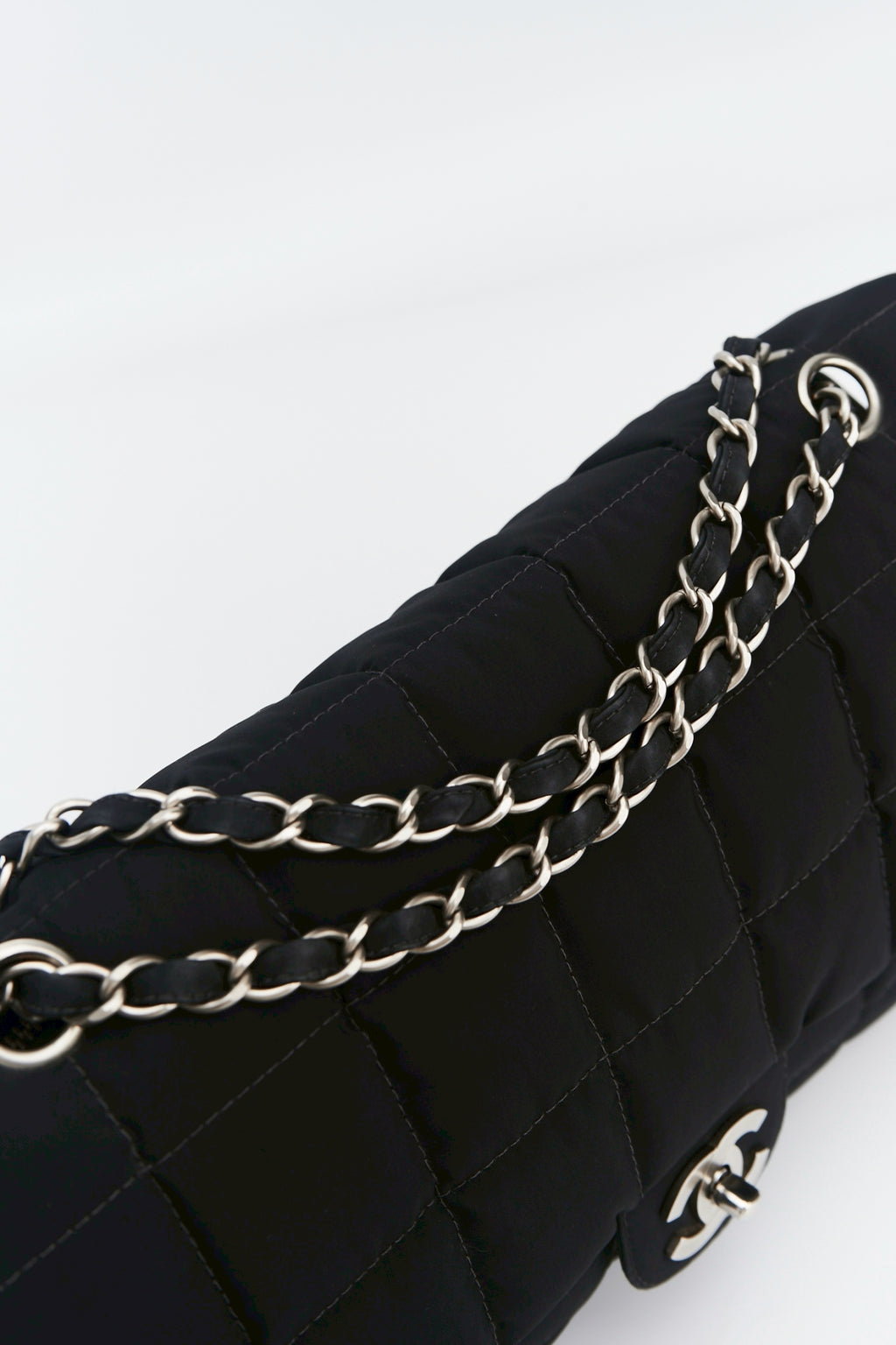 Chanel nylon easy flab “10