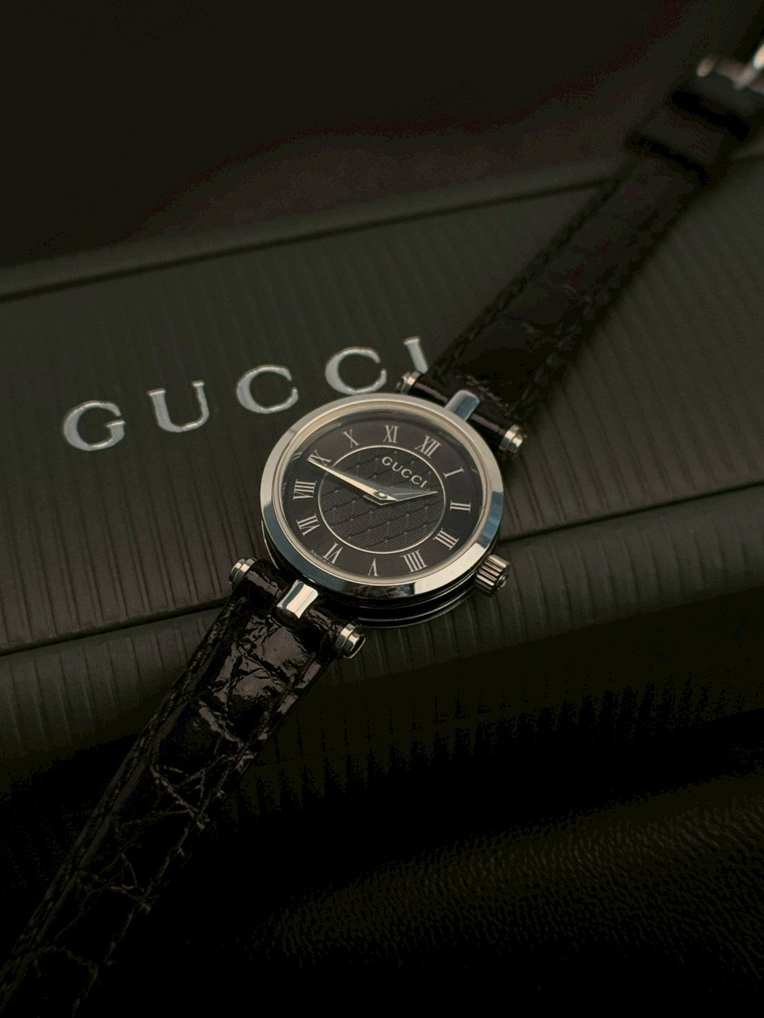 Gucci 2040L black dial c.9090