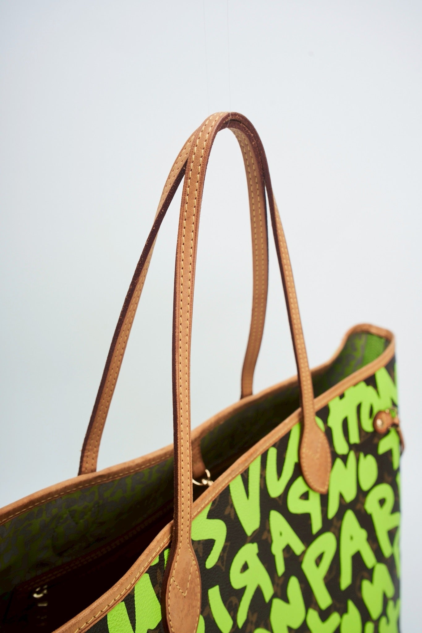 Lv graffiti neverfull green gm