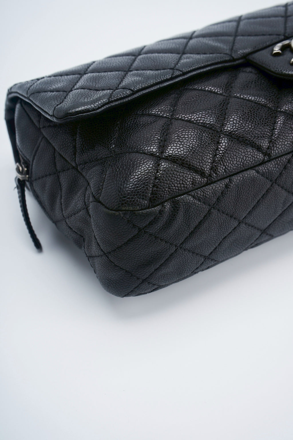 Chanel easy flab caviar skin