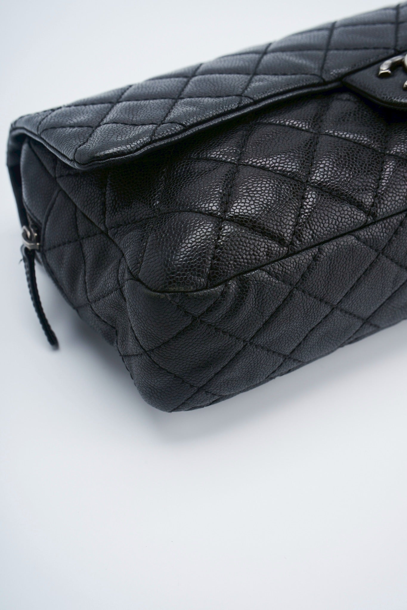 Chanel easy flab caviar skin