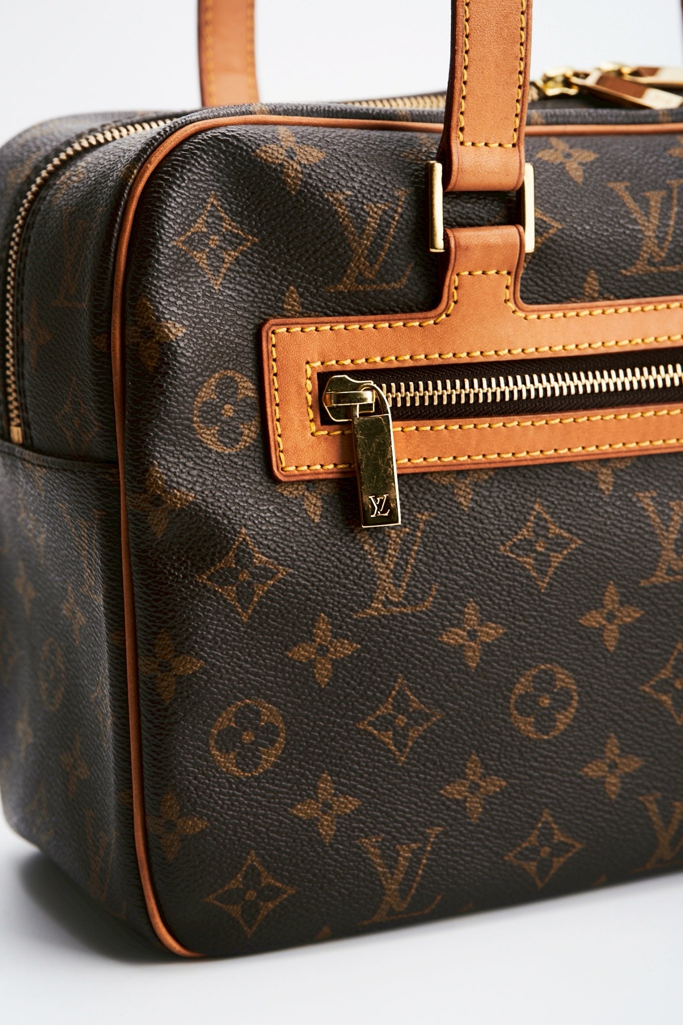 Louis vuitton  cite gm size