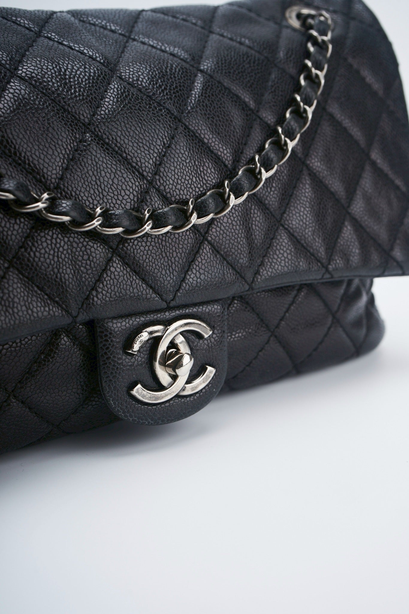 Chanel easy flab caviar skin