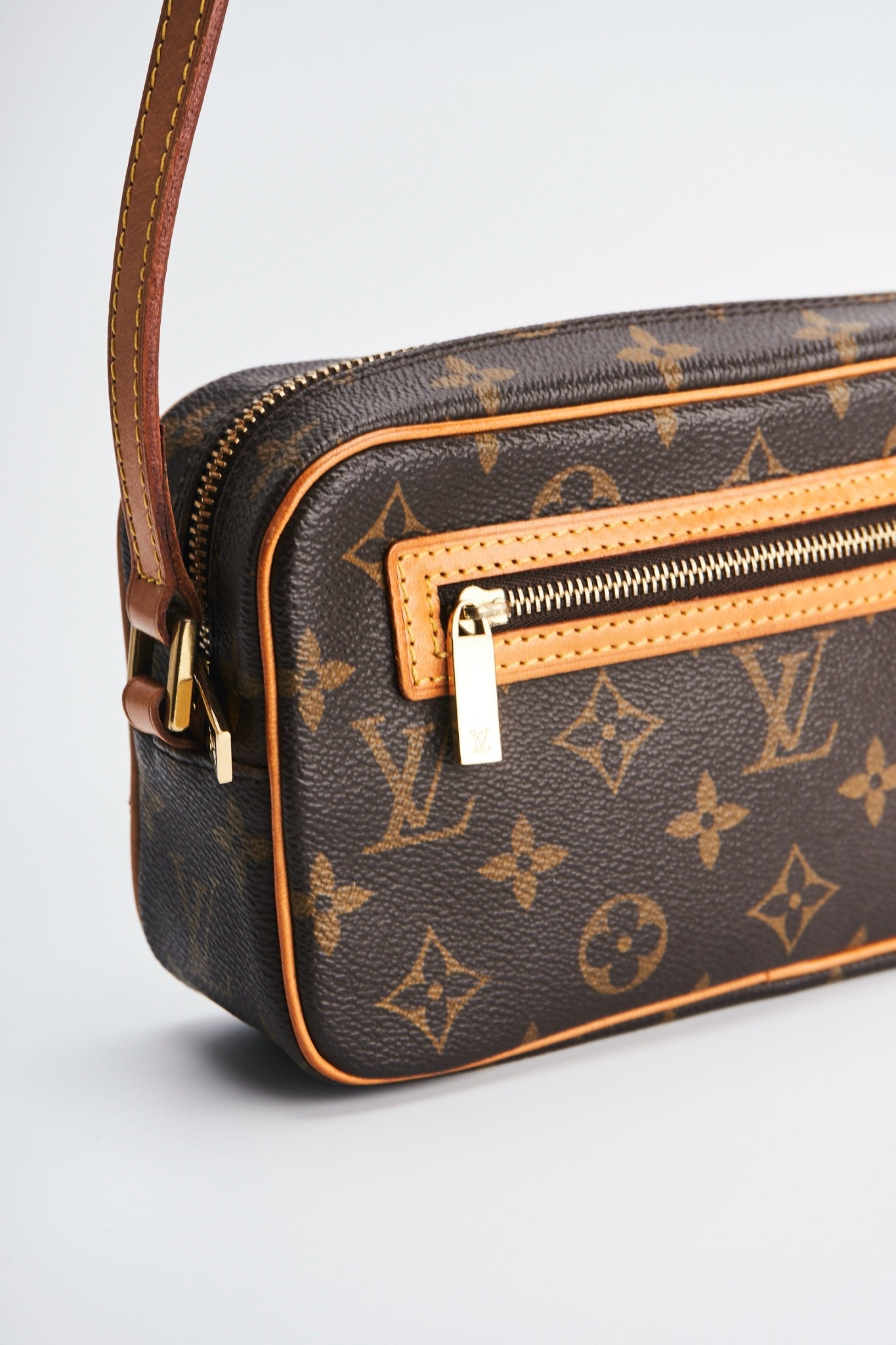 Louis vuitton cite pm size