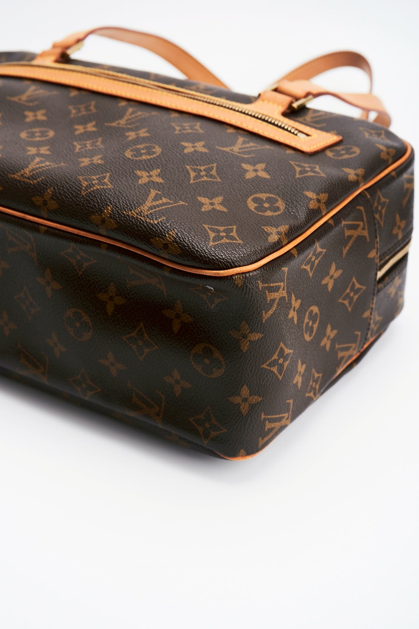 Louis vuitton  cite gm size