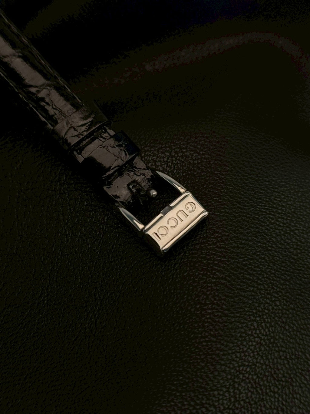 Gucci 2040L black dial c.9090