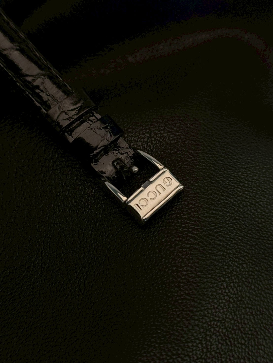 Gucci 2040L black dial c.9090