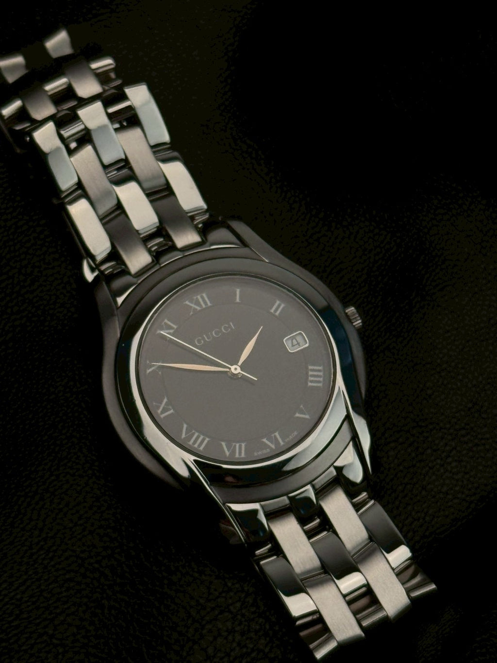 Gucci 5500m black dial date