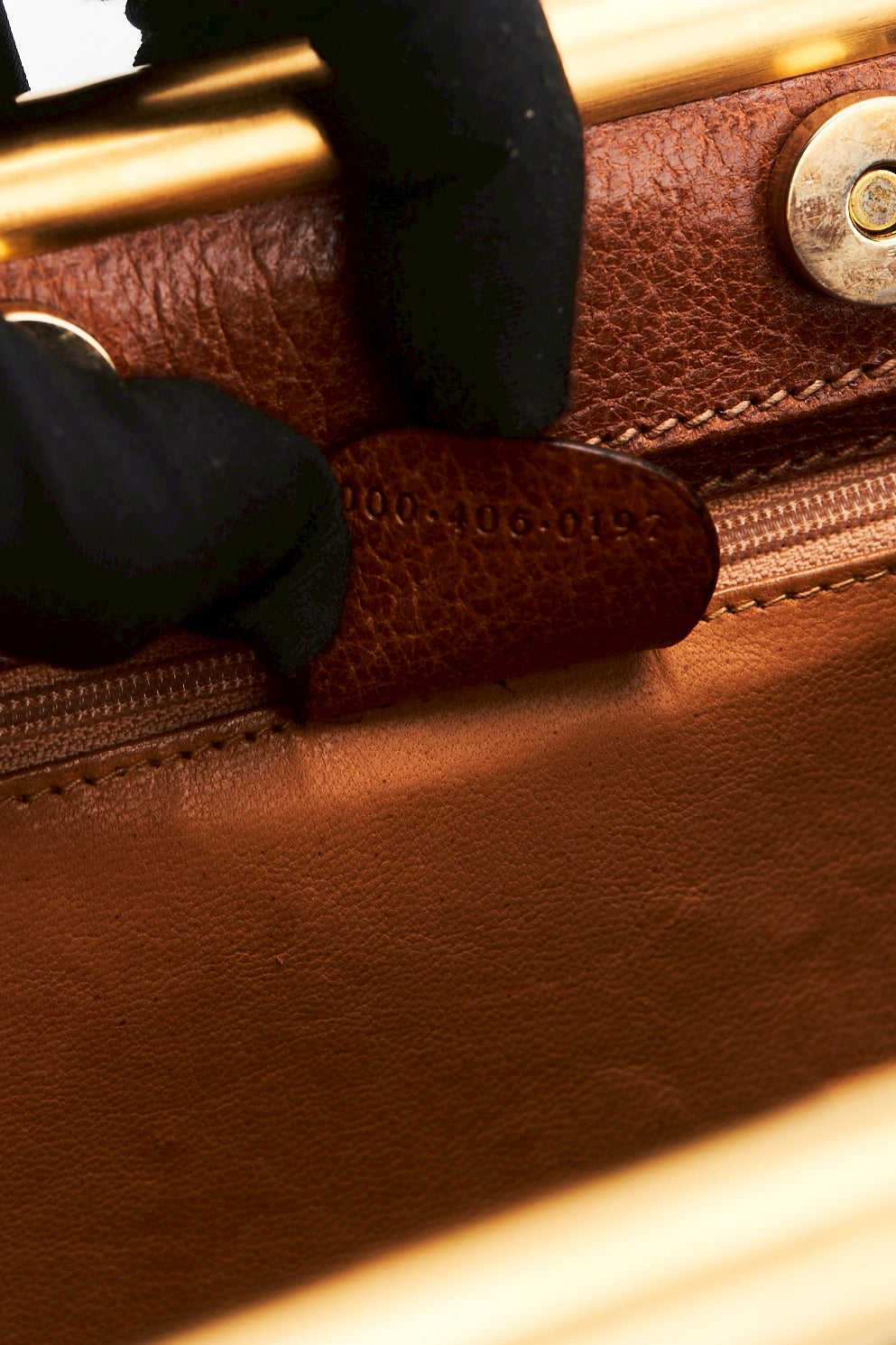 Gucci buckle leather