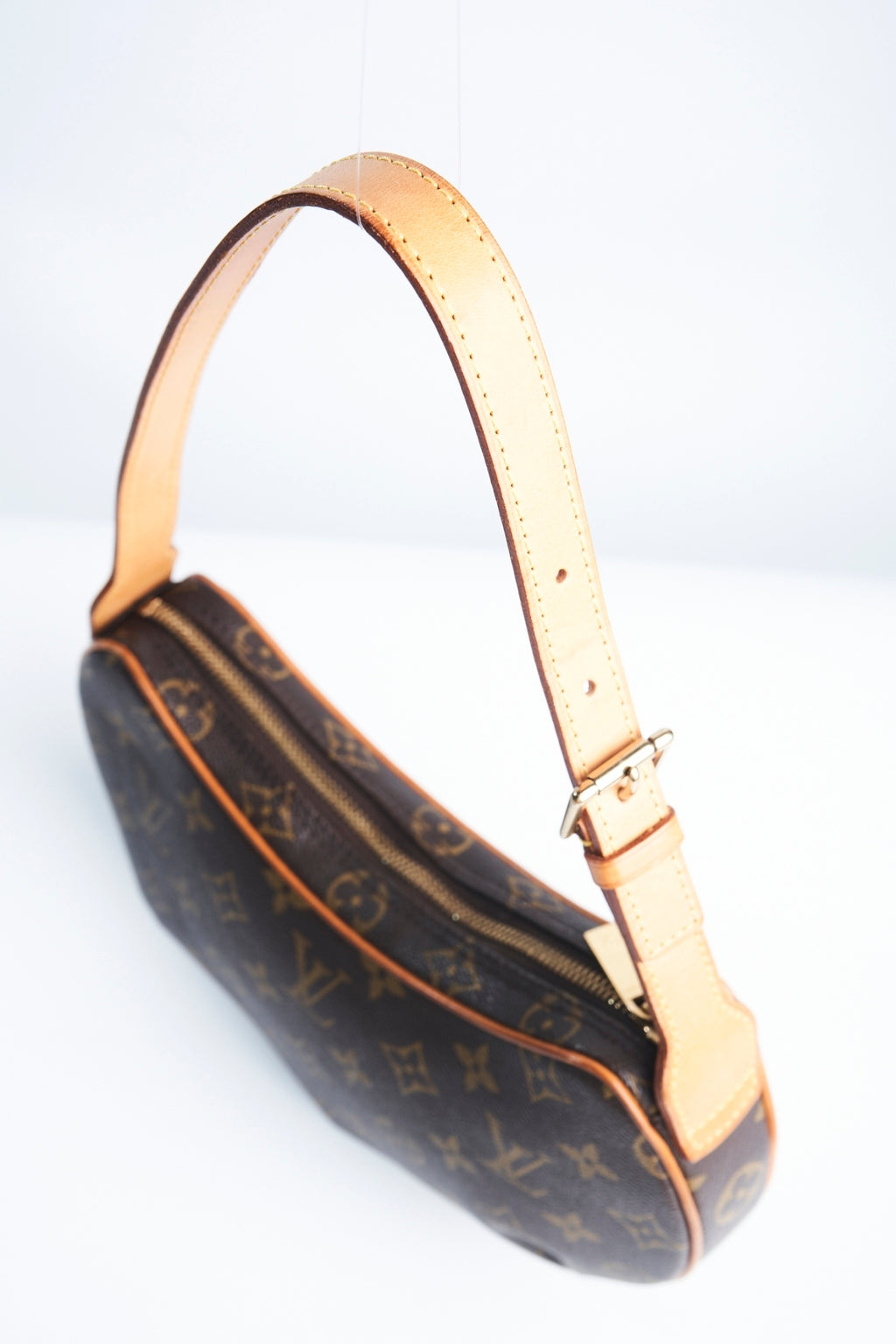 Louis Vuitton Croissant Pm size