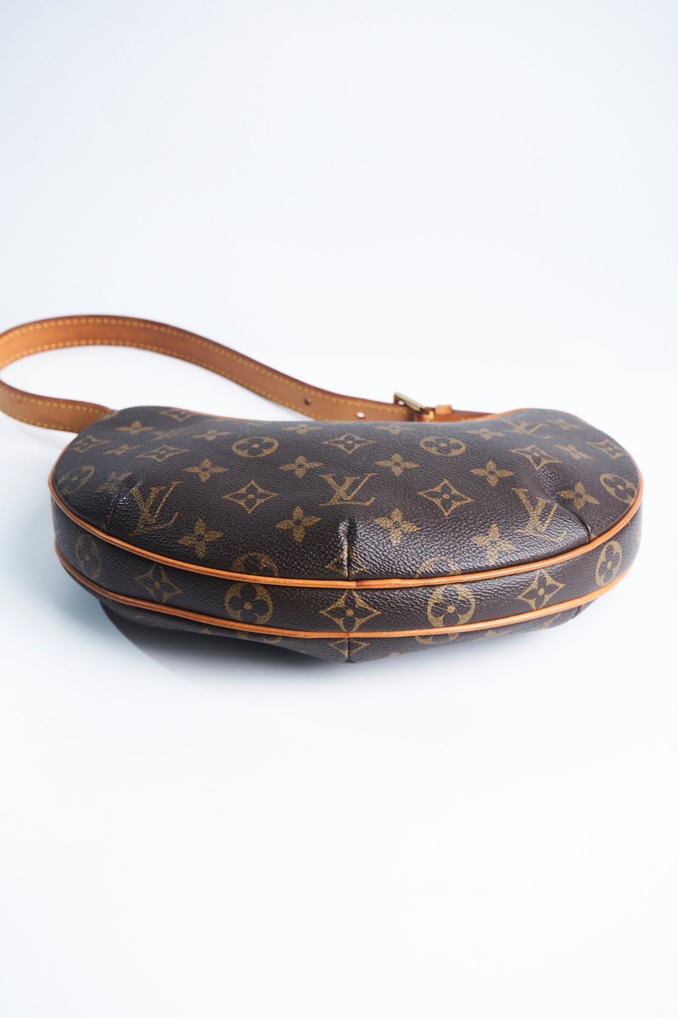 Louis Vuitton Croissant Pm size