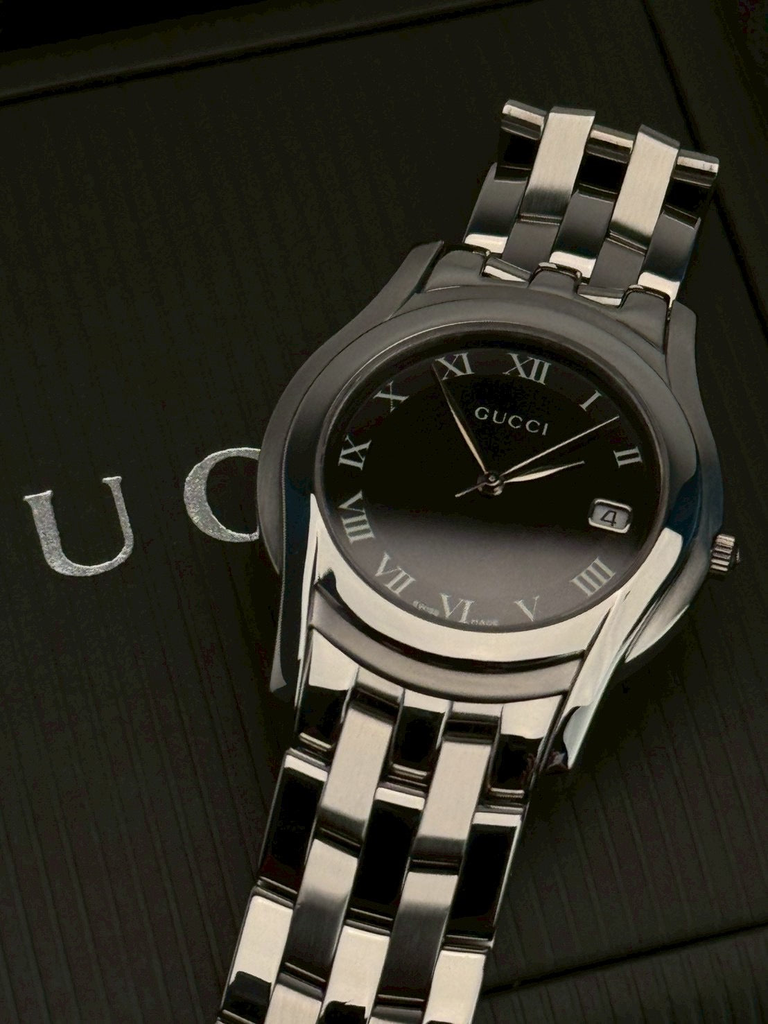 Gucci 5500m black dial date
