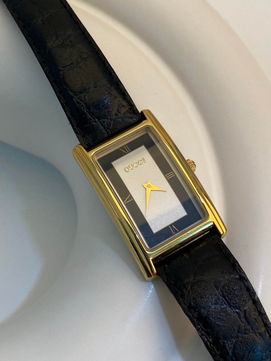 Gucci 2600m gold c.2986