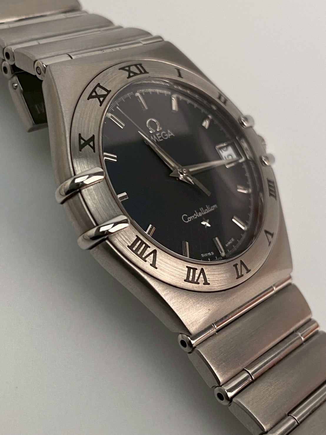 Omega constellation black dial date c. 5218