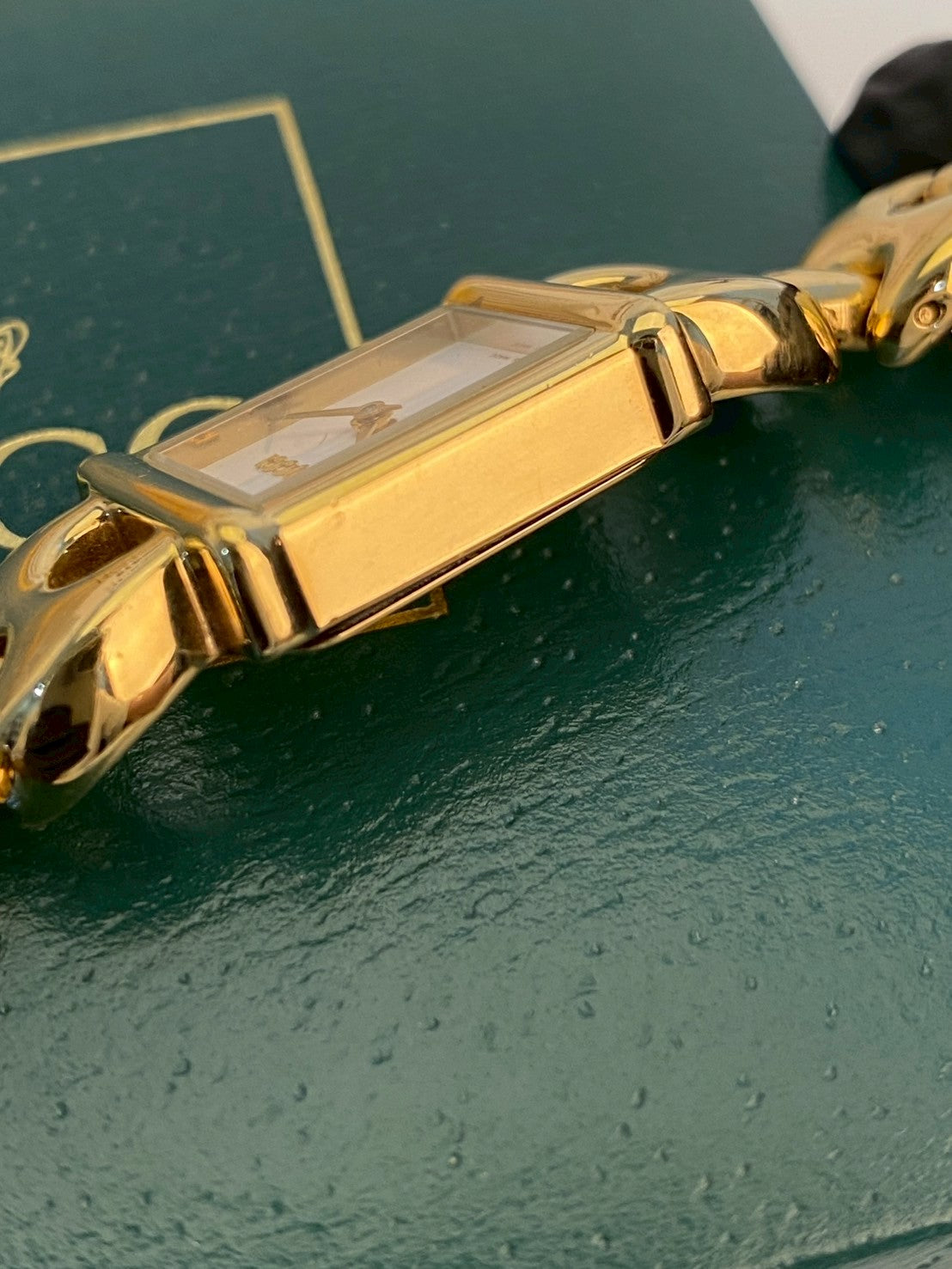 Gucci chang strap 1800L c.3849