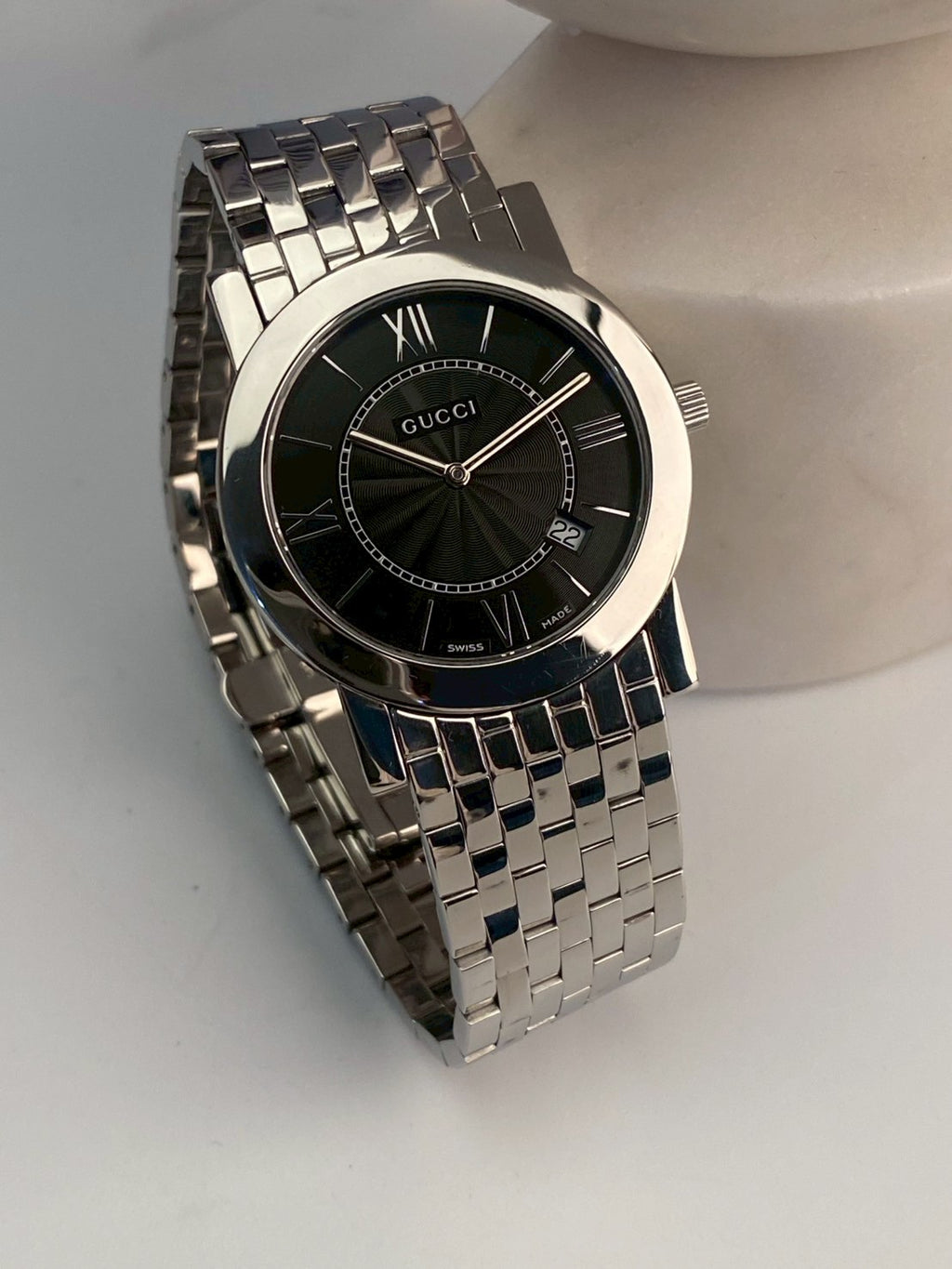 Gucci black dial men 5200M c.4751