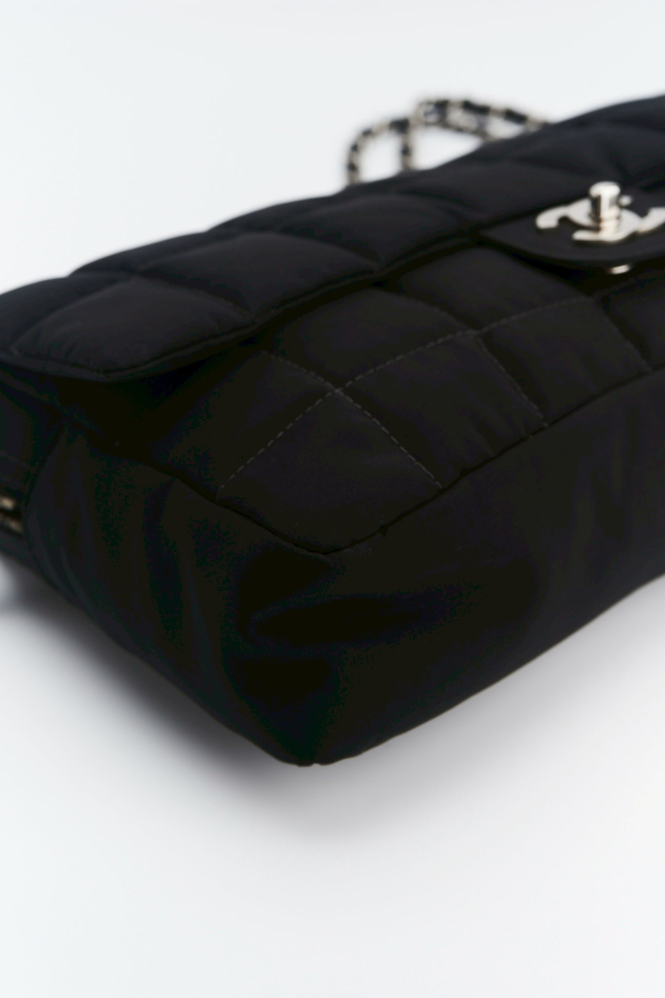 Chanel nylon easy flab “10