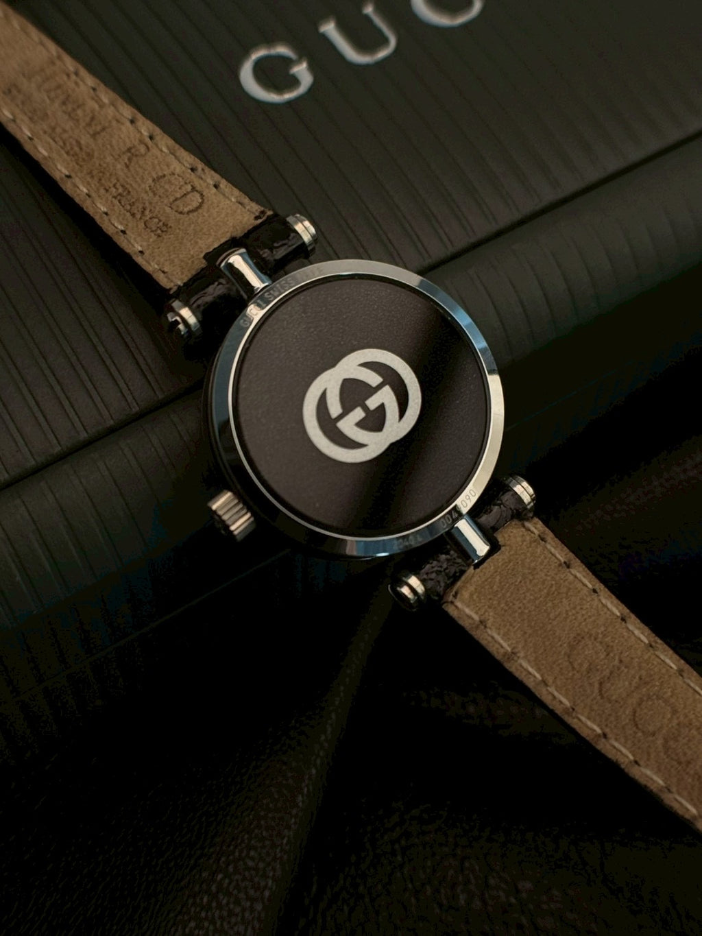 Gucci 2040L black dial c.9090