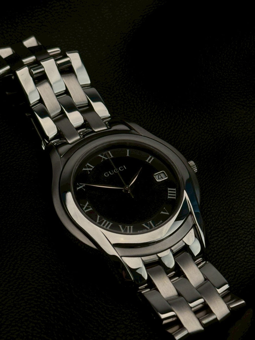 Gucci 5500m black dial date