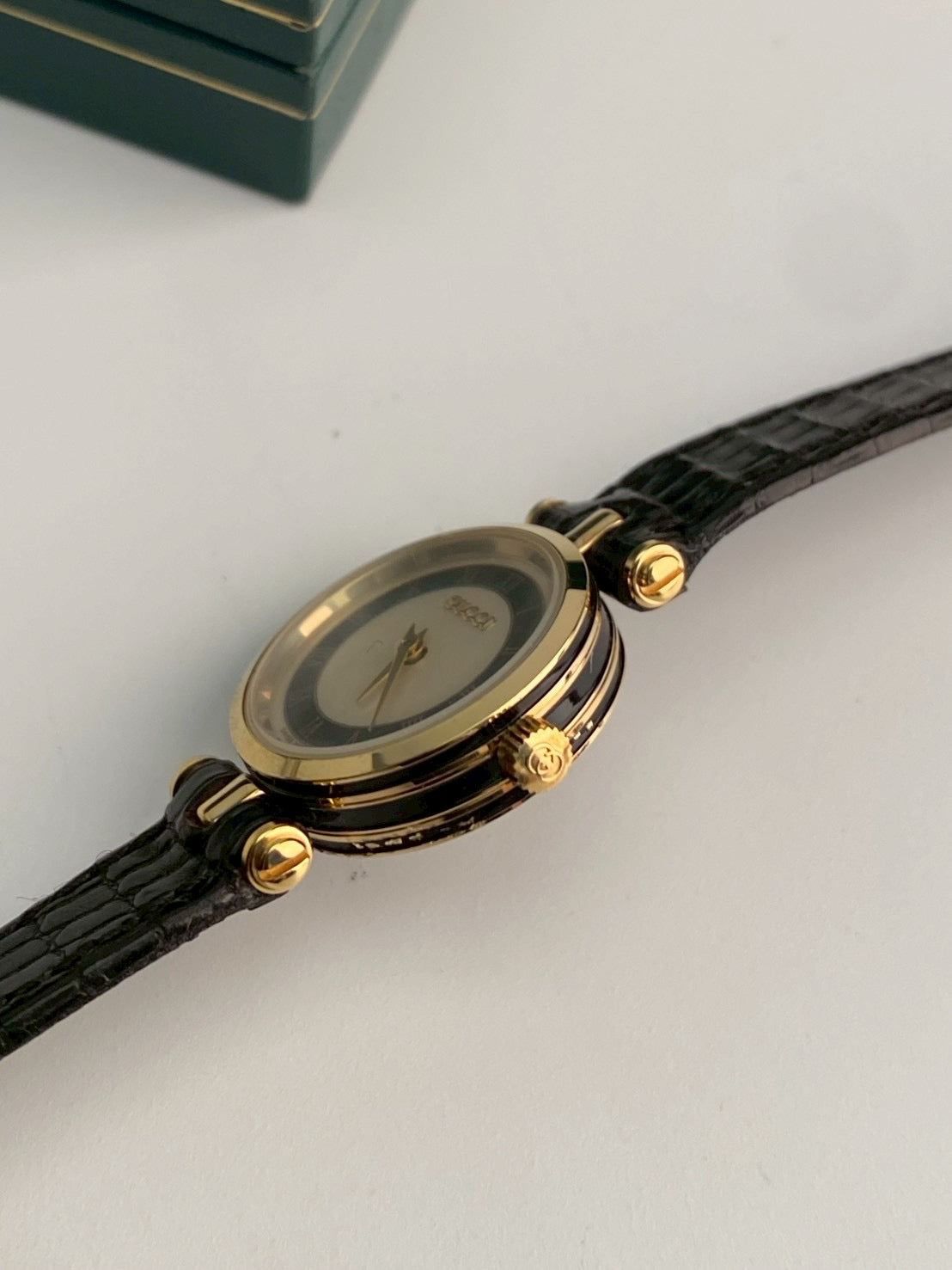 Gucci 2000m black watch