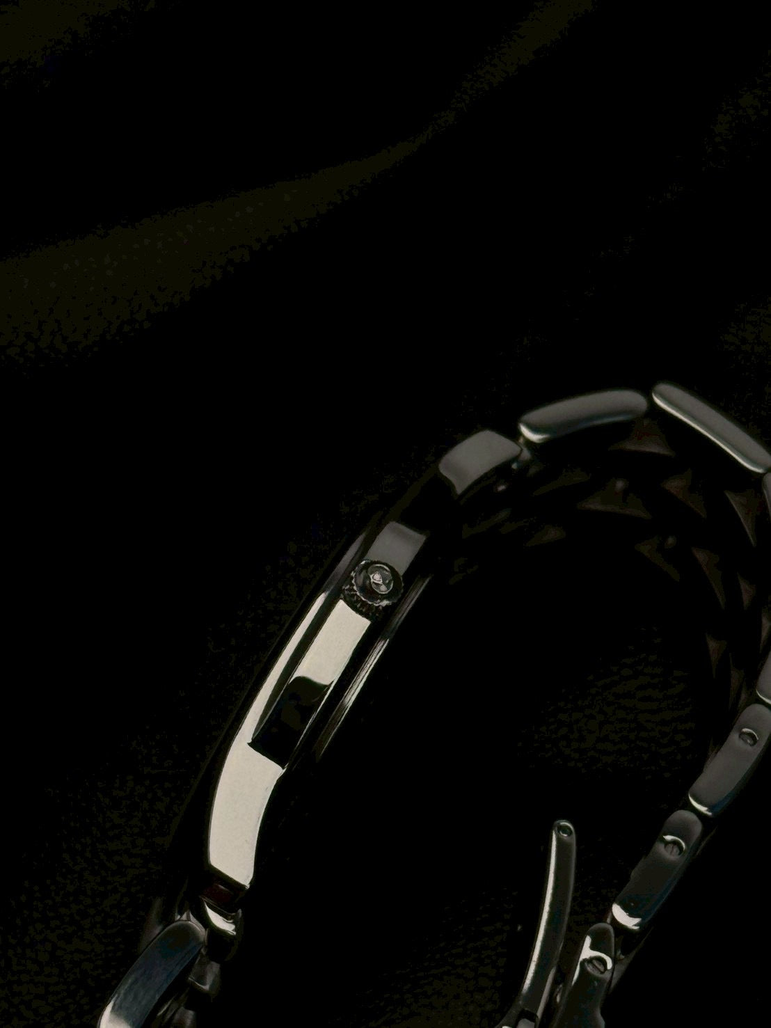 Gucci 5500m black dial date