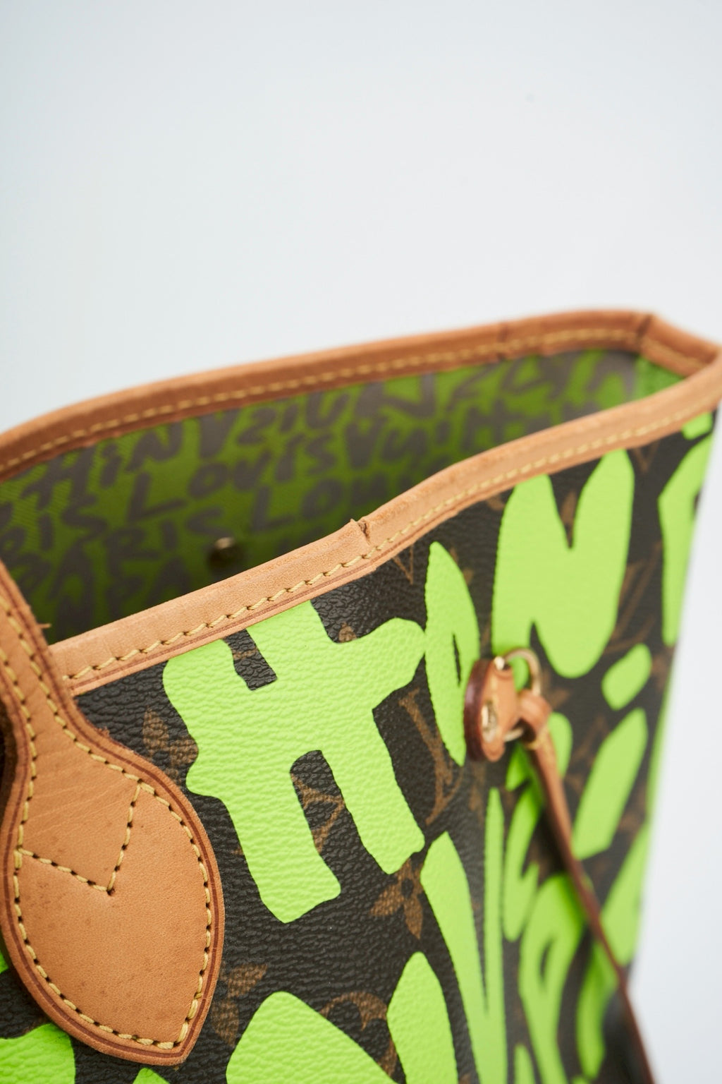 Lv graffiti neverfull green gm