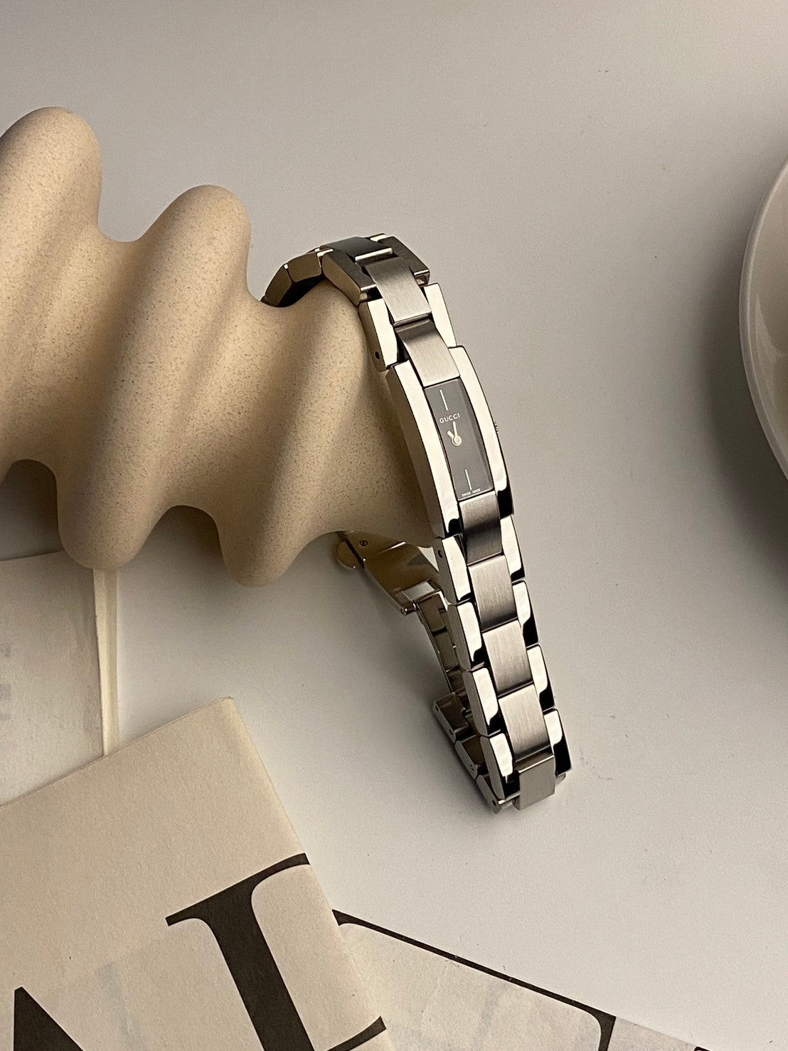 Gucci 4600L black dial