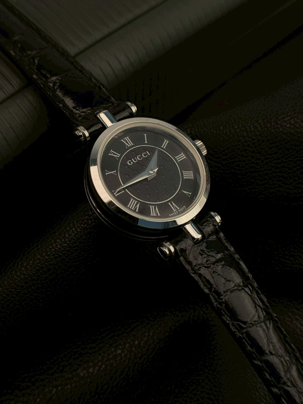 Gucci 2040L black dial c.9090