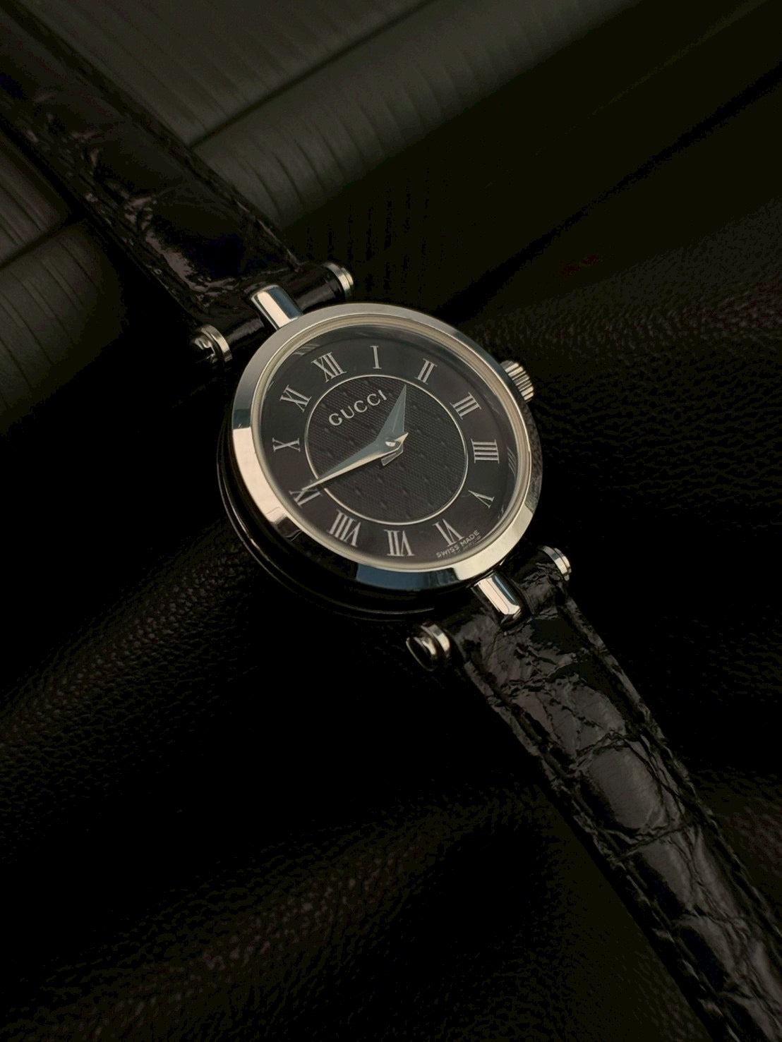 Gucci 2040L black dial c.9090
