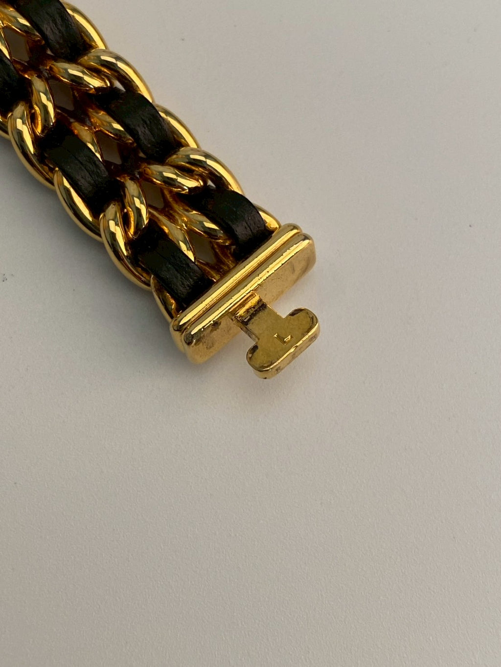 Chanel premiea size L c.5252