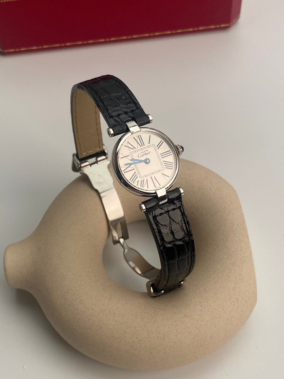 Cartier cilcle white dial