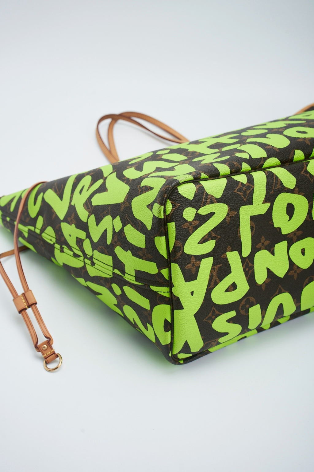 Lv graffiti neverfull green gm