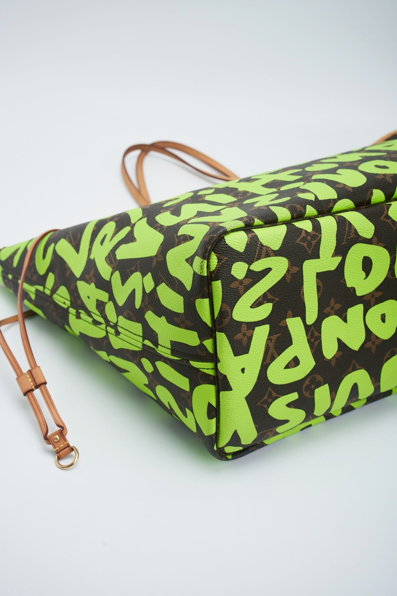Lv graffiti neverfull green gm