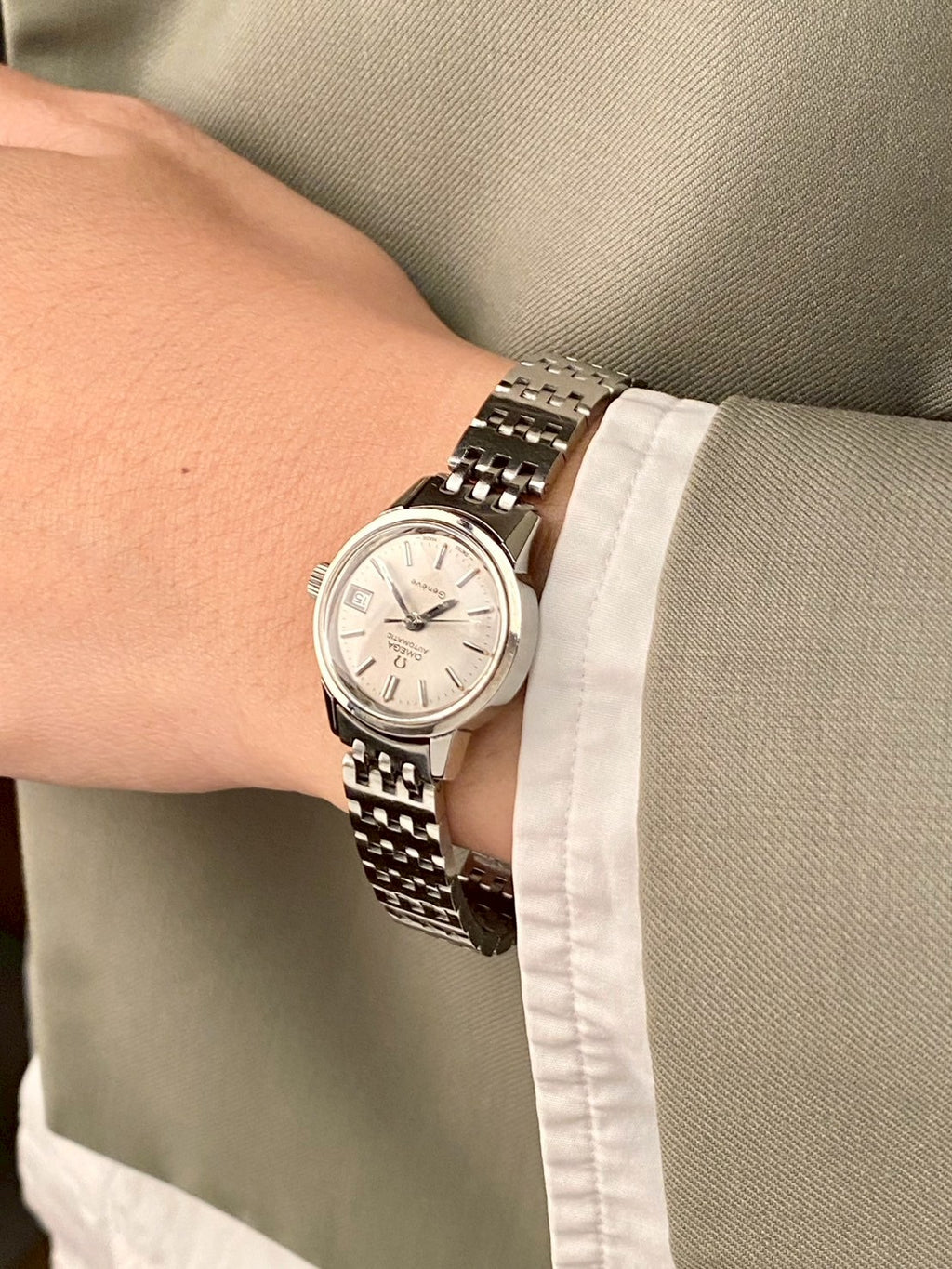 Omega geneve auto date