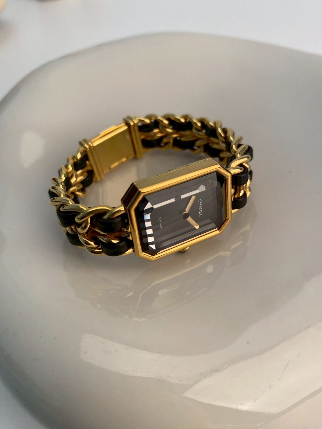 Chanel premiea size L to S size c.4413